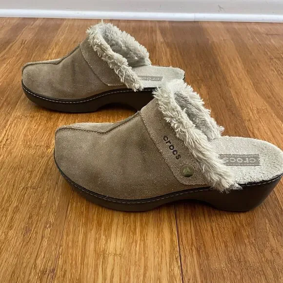 Crocs Cobbler Suede Mules Clogs Faux Fur Lined Womens 8 Brown Slip On 2.5" - Picture 7 of 10